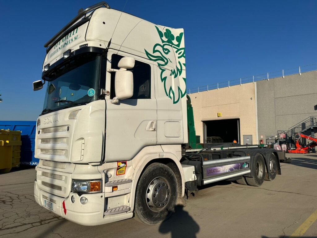 Camion SCANIA Usato US-393