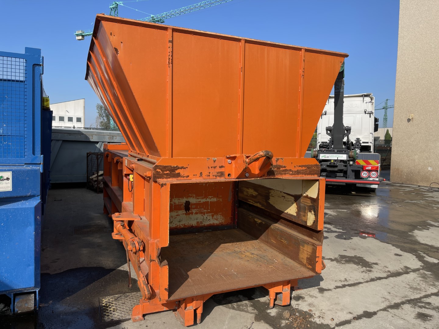 Pressa Stazionaria US-352 + 2 Container per Pressa US-353 e US-354 Usati – Image 3